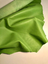 Load image into Gallery viewer, Ezra