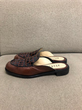 Load image into Gallery viewer, Chestnut Brown Size 10 Sample
