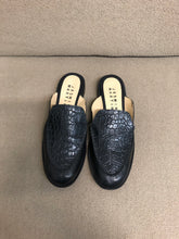 Load image into Gallery viewer, Black Mule Size 9 Sample

