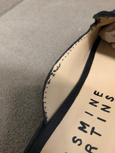 Load image into Gallery viewer, Black Mule Size 9 Sample
