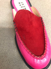 Load image into Gallery viewer, Fuchsia Pink Mules Size 5
