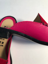 Load image into Gallery viewer, Size 6- Fuchsia Pink Mule
